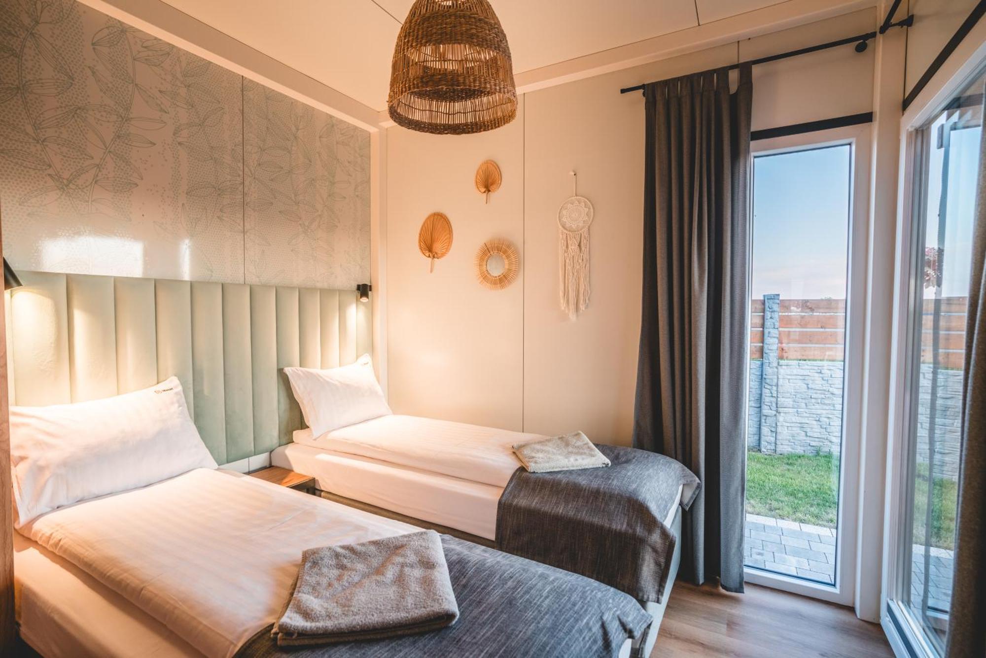 Rresort - Domki Z Krytym I Podgrzewanym Basenem, Sauna, Wifi, Parking W Cenie! Rewal Exterior photo
